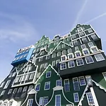 Easyhotel Amsterdam 2*