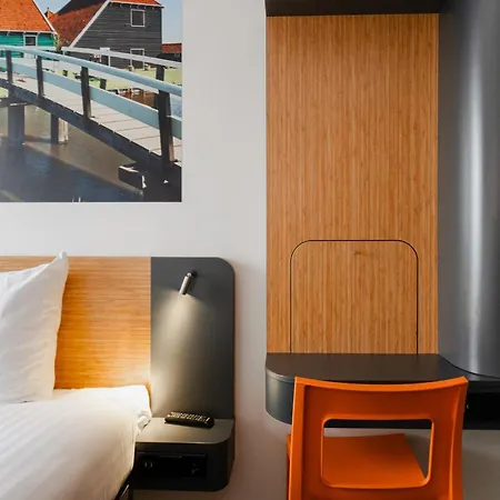 מלון Easyhotel Amsterdam זנדאם