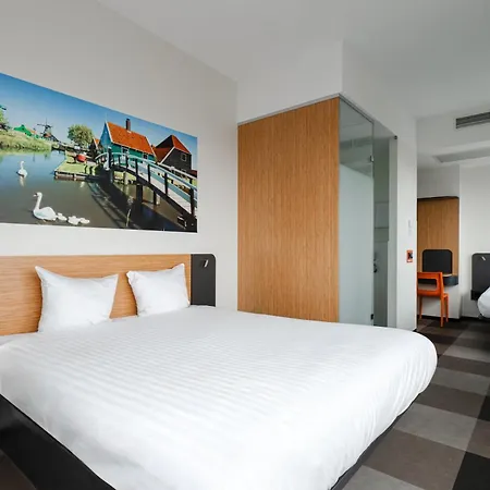 Easyhotel Amsterdam מלון זנדאם
