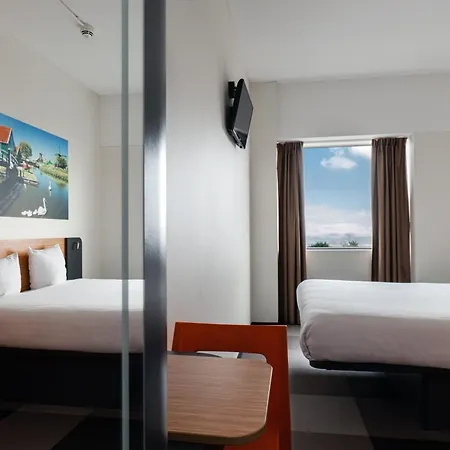 Easyhotel Amsterdam מלון 2*