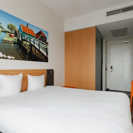 Otel Easyhotel Amsterdam 2*