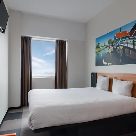 מלון Easyhotel Amsterdam 2*