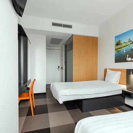 Easyhotel Amsterdam מלון 2*