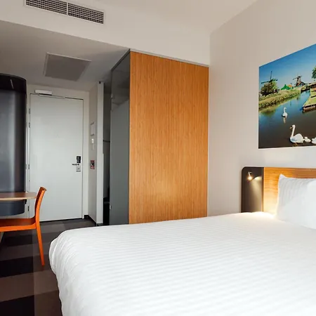 Easyhotel Amsterdam מלון 2*
