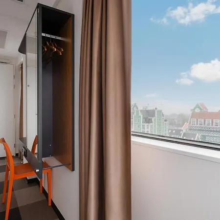 Easyhotel Amsterdam 2* זנדאם