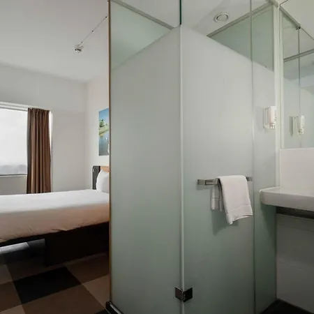 Easyhotel Amsterdam Hotel 2*