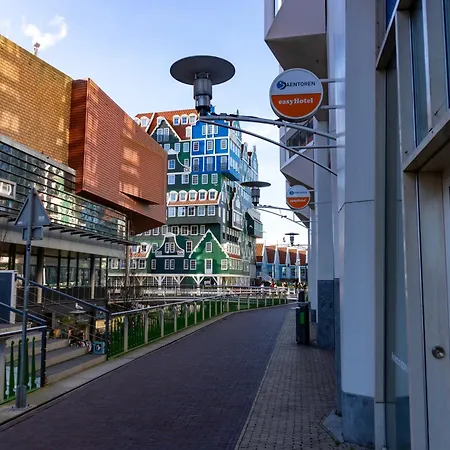 מלון Easyhotel Amsterdam 2*