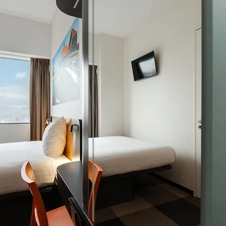 Easyhotel Amsterdam מלון