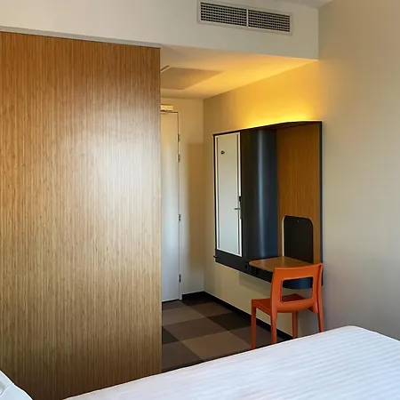 מלון Easyhotel Amsterdam זנדאם