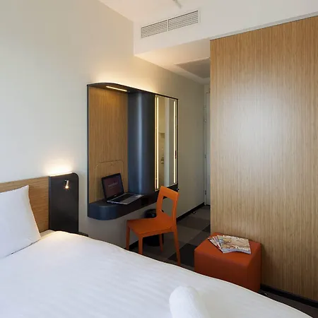 Hotell Easyhotel Amsterdam 2*
