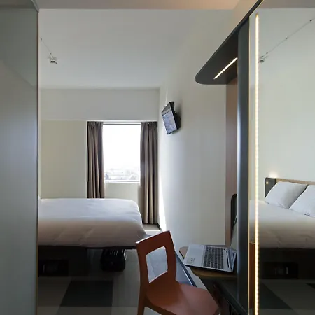 Easyhotel Amsterdam Otel Zaandam