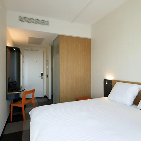 Easyhotel Amsterdam Otel
