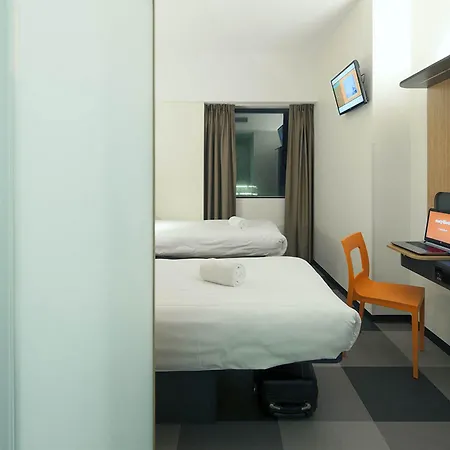 Easyhotel Amsterdam Hotell 2*