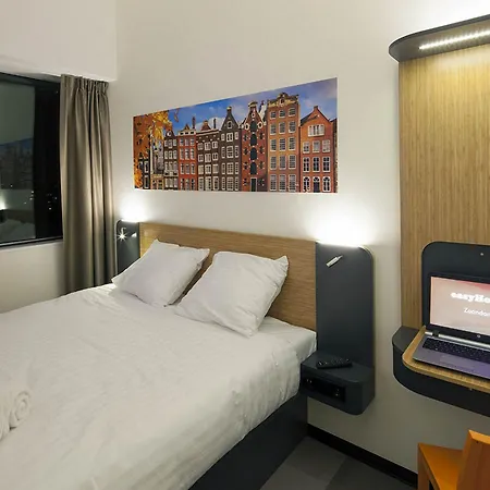 Easyhotel Amsterdam Otel