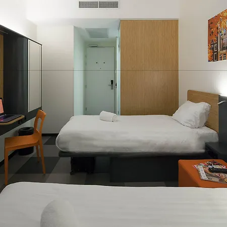 Easyhotel Amsterdam Ξενοδοχείο 2*