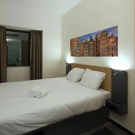 Easyhotel Amsterdam Otel Zaandam