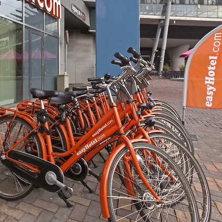 Easyhotel Amsterdam Hotell 2*