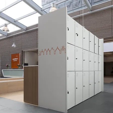 Easyhotel Amsterdam 2*
