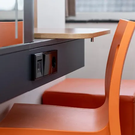 Easyhotel Amsterdam 2*