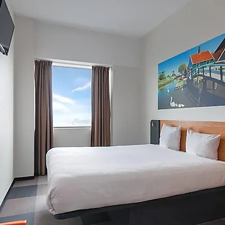 מלון Easyhotel Amsterdam