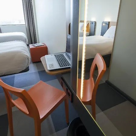 מלון Easyhotel Amsterdam 2*