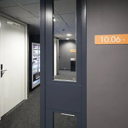 Easyhotel Amsterdam מלון