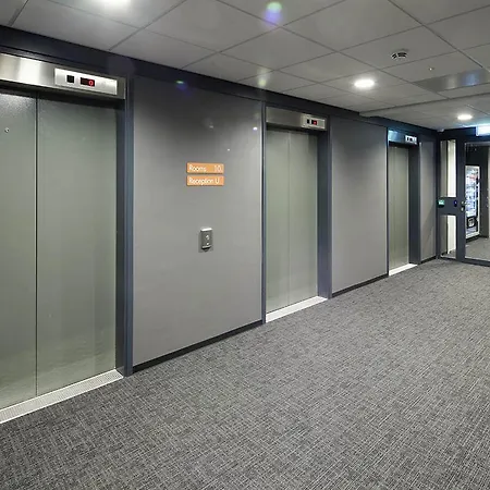Easyhotel Amsterdam מלון זנדאם