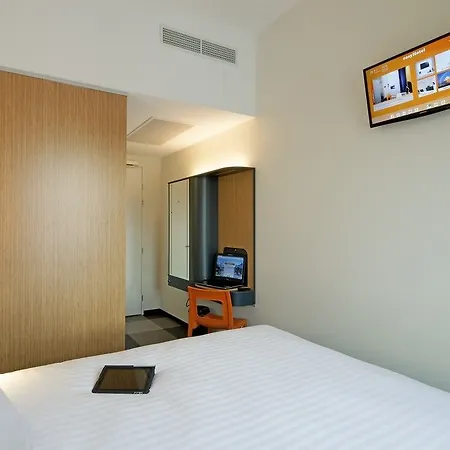 Hotel Easyhotel Amsterdam 2*