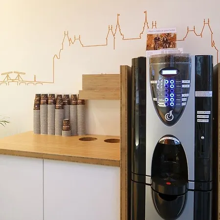 Easyhotel Amsterdam 2* זנדאם