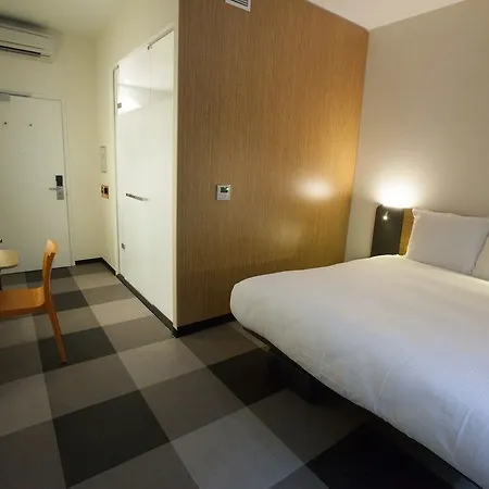 מלון Easyhotel Amsterdam 2*