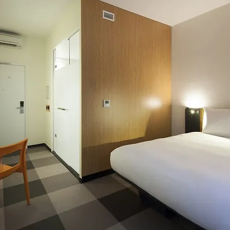 Easyhotel Amsterdam 2* זנדאם