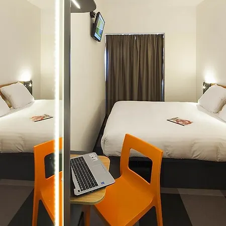 Easyhotel Amsterdam Hotel 2*
