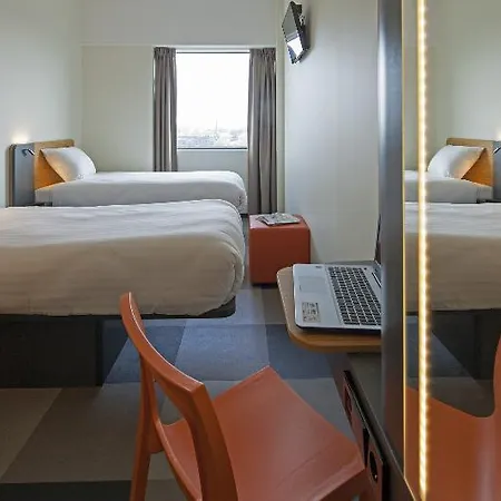Easyhotel Amsterdam מלון זנדאם