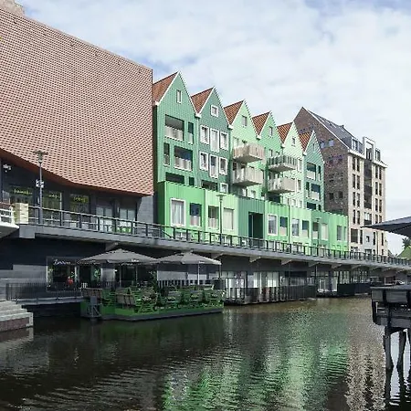 Easyhotel Amsterdam 2*