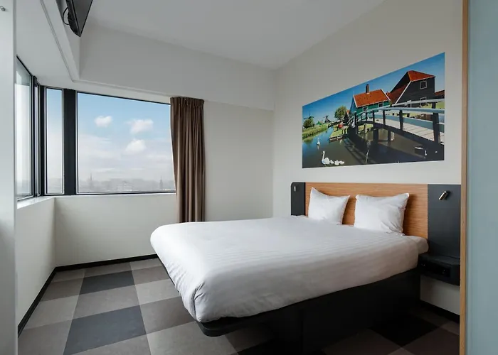 Easyhotel Amsterdam 2*