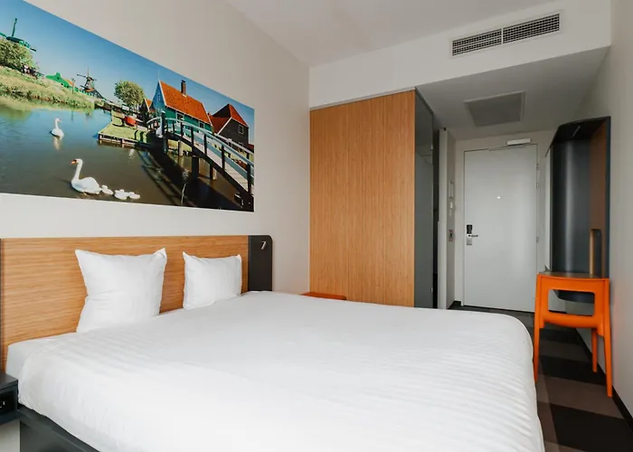 Hotel Easyhotel Amsterdam 2*