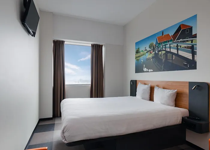 Hotel Easyhotel Amsterdam 2*