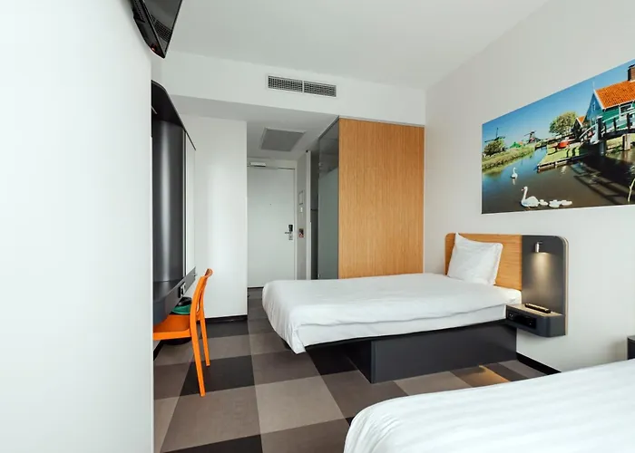 Easyhotel Amsterdam Hotel 2*