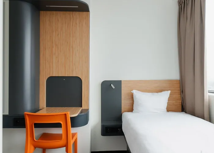 Hotel Easyhotel Amsterdam 2*