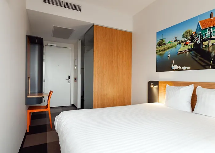 Easyhotel Amsterdam Hotel 2*