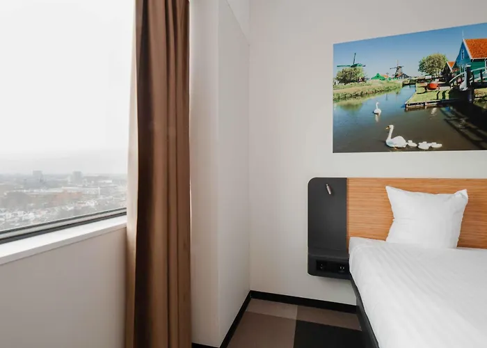 Easyhotel Amsterdam 2*