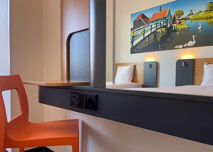 Easyhotel Amsterdam Hotel 2*