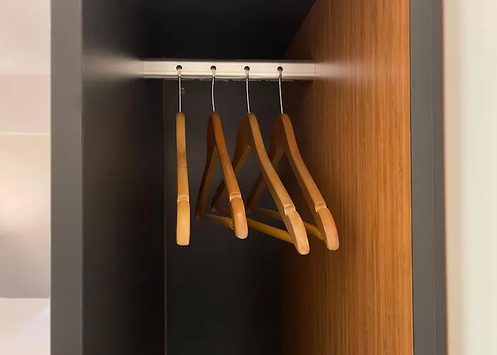 Easyhotel Amsterdam 2*