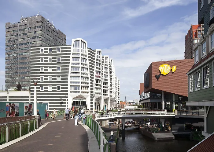 Easyhotel Amsterdam 2*