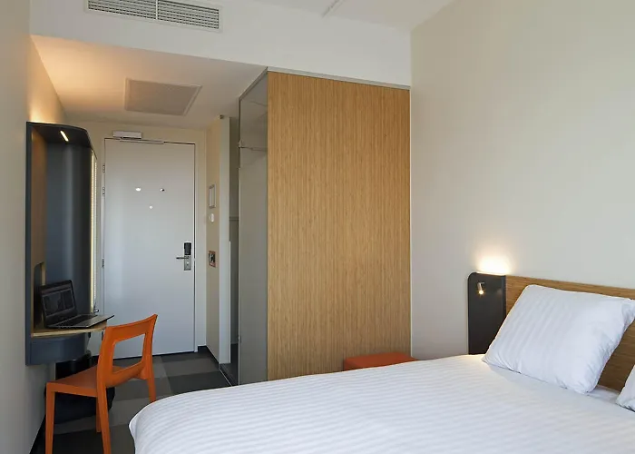 Easyhotel Amsterdam Hotel