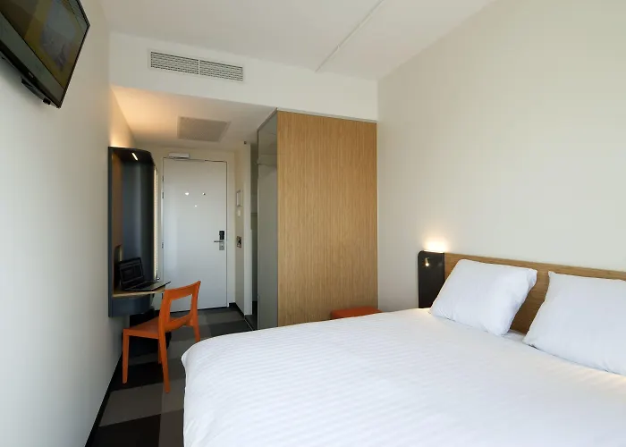 Easyhotel Amsterdam Hotel