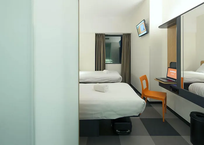 Easyhotel Amsterdam Hotel 2*