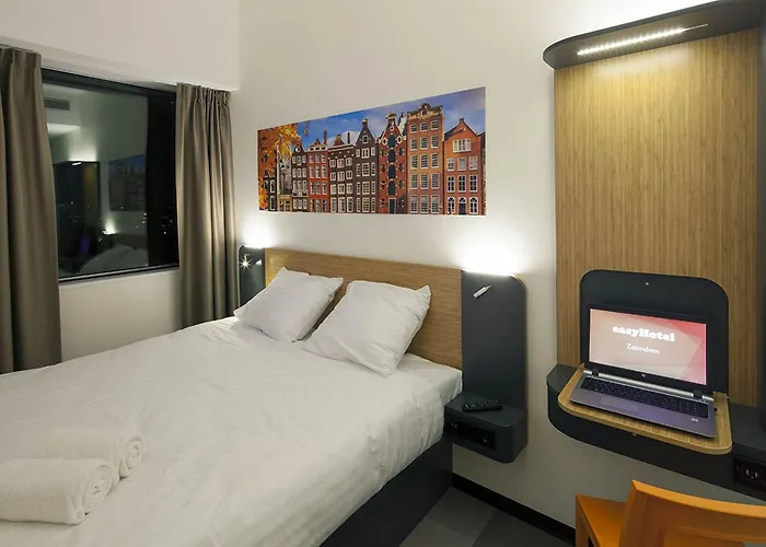 Easyhotel Amsterdam Hotel