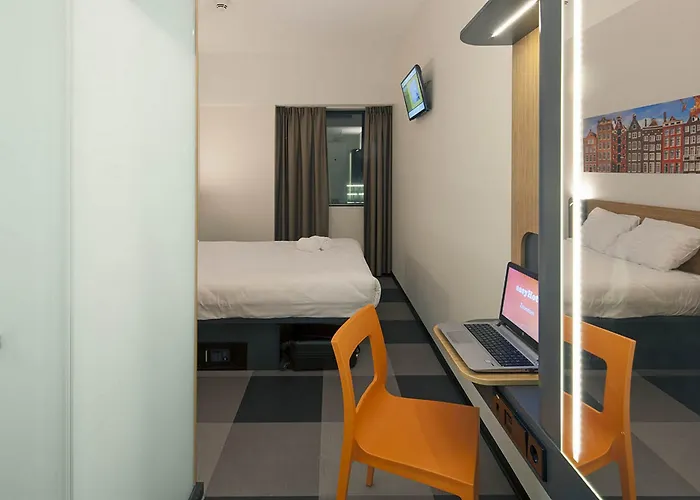 Easyhotel Amsterdam Hotel 2*