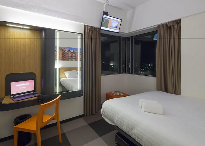 Hotel Easyhotel Amsterdam 2*